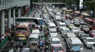 Các quốc gia trên thế giới giải quyết xung đột giao thông ô tô, xe máy như thế nào?