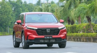 Xe gầm cao cỡ C đua giảm giá hậu tháng Ngâu, có mẫu giá xuống ngang xe hạng B