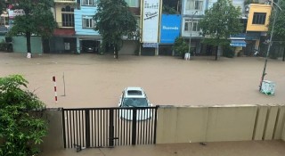 Mưa lớn kỷ lục tại Thái Nguyên, nhiều tuyến phố ngập sâu cả mét