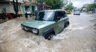 Xe điện không 'miễn nhiễm' với nước: Dấu hiệu xe cho thấy xe đã bị hư hại sau lội nước