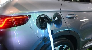 Xe hybrid cắm sạc có thực sự 'xanh' như quảng bá của các hãng ô tô?