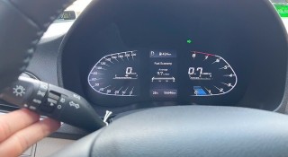 Vì sao đèn xi-nhan bị ngắt giữa chừng trong quá trình vượt ô tô và cách khắc phục?