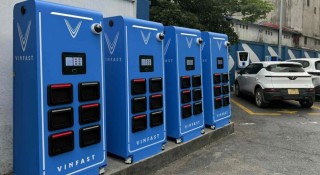 VinFast lắp đặt những trạm đổi pin xe máy điện đầu tiên tại Hà Nội, hướng tới 150.000 trạm trên toàn quốc