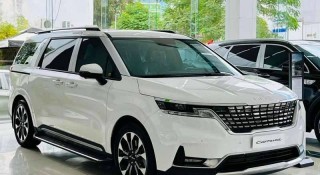 Kia Carnival máy xăng xả kho, 'đại hạ giá' gần 400 triệu đồng