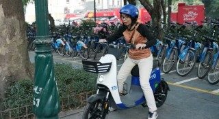 Xe đạp điện công cộng đổ bộ Hà Nội: Pin đổi tại trạm, chạy tối đa 90 km, hỗ trợ mũ bảo hiểm
