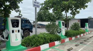 Đề xuất lắp trạm sạc, tủ đổi pin xe điện tại 39 điểm đỗ xe công cộng ở Hà Nội