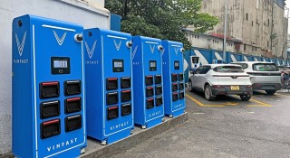 VinFast, Honda tăng tốc triển khai dịch vụ đổi pin xe máy điện, sẵn sàng cho năm 2026