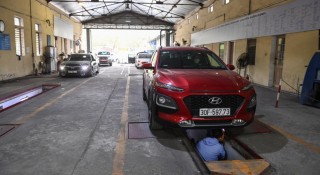 Ô tô rớt đăng kiểm, quay lại kiểm định ngay trong ngày cũng phải nộp phí phụ thu