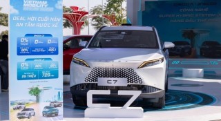 Omoda C7 mở cọc tại Việt Nam kèm ưu đãi 'khủng': Giá dự kiến từ 839 triệu đồng, sẽ giao xe vào tháng 5/2026