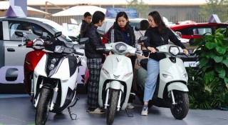 Thị trường xe máy Việt Nam 2025: Xe điện tăng tốc, xe xăng có xu hướng chững lại