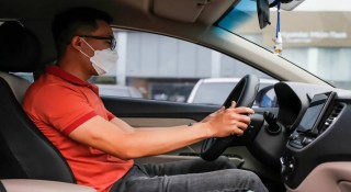 Mẹo nhỏ giúp người mới lái xe số tự động tránh đạp nhầm chân ga, chân phanh