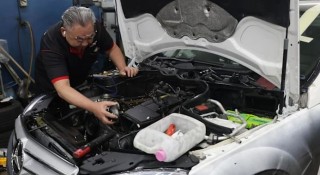 Xe điện lên ngôi, người dân Singapore ngại mua ô tô: Tương lai nào cho các xưởng sửa xe truyền thống?