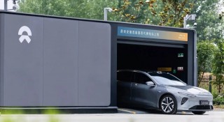 Đổi pin nhanh hơn cả đổ xăng? Một hãng xe điện Trung Quốc này đang thực hiện điều đó