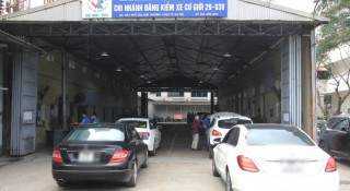 Một số chủ xe máy dầu phải ký cam kết khi kiểm định khí thải: Cục Đăng kiểm Việt Nam nói gì?