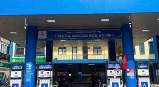 Cửa hàng xăng dầu tại Hà Đông thông báo hết xăng do thiếu nguồn cung
