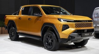 TOP 10 xe xăng dầu bán chạy nhất tháng 2/2026: Hilux lần đầu vượt Ranger, Xpander bất ngờ vắng mặt