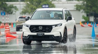 Xe hybrid ngày càng hút khách khi người Việt giảm mua ô tô động cơ xăng dầu