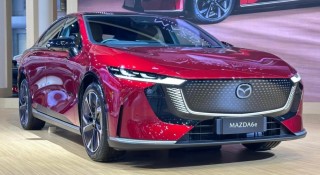 Xem thực tế Mazda 6e tại Đông Nam Á: Thiết kế khác biệt giúp xe nổi bật giữa 'rừng' ô tô điện 