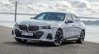 Ô tô điện có thể nặng hơn xe xăng đến cả nửa tấn? Nguyên nhân do đâu?