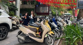 Mức phí sử dụng tạm thời lòng đường, vỉa hè tại Hà Nội sắp tăng mạnh, cao nhất lên đến 400.000 đồng/m2