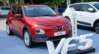 VinFast VF 5 tiếp tục 'một mình một ngựa', bỏ xa toàn bộ đối thủ chạy xăng