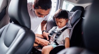 Chở trẻ nhỏ trên ô tô từ 1/7: Không phải xe nào cũng bắt buộc có ghế an toàn