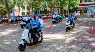 Phạt tiền người dưới 18 tuổi đi mô tô, hiểu thế nào cho đúng?