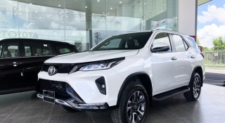 Toyota Việt Nam thu hẹp danh mục Fortuner, ngừng lắp ráp phiên bản máy dầu