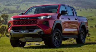 Vì sao Toyota chưa vội làm bán tải Hilux plug-in hybrid?