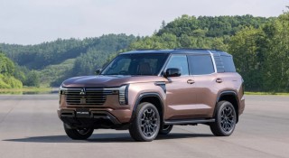 Mitsubishi Pajero thế hệ mới công bố giá bán, cạnh tranh Toyota Land Cruiser Prado