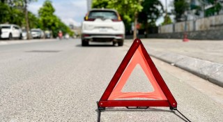 3 thiết bị cảnh báo tài xế nên có sẵn phòng trường hợp ô tô gặp sự cố trên cao tốc