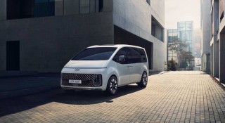Hyundai Staria 2021 phiên bản limousine được hé lộ: Nóc cao và trần xe 'bầu trời sao' như Rolls-Royce