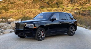 Rolls-Royce Cullinan Black Badge giá 30 tỷ đồng về Việt Nam với nội thất màu cam sặc sỡ
