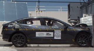 Tesla Model 3 gây thất vọng sau bài kiểm tra an toàn