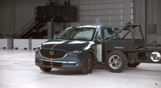 Mazda CX-5 vượt trội trong bài kiểm tra độ an toàn mới của Mỹ