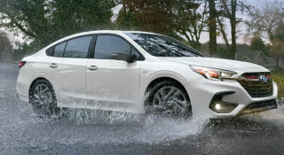 4 tính năng siêu hữu ích cho tài xế khi lái xe dưới trời mưa