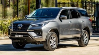 Doanh số thua xa đối thủ, Toyota Fortuner bị khai tử tại một thị trường