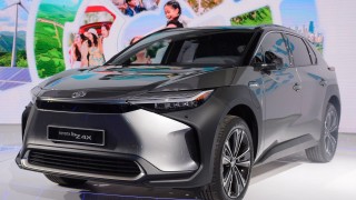 CEO Toyota: Không phải tất cả người dân đều muốn chuyển sang ô tô điện