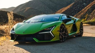 Lamborghini ghi nhận doanh số kỷ lục, vượt cả Bentley