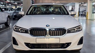 BMW 3 Series 2025 ra mắt tại Việt Nam: Giá hấp dẫn, vô lăng kiểu Peugeot, trang bị cạnh tranh Mercedes C-Class