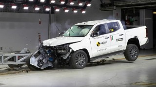 Mitsubishi Triton 2025 ghi danh lịch sử ANCAP: Bán tải 2 cầu đầu tiên đạt 5 sao theo bộ tiêu chí mới