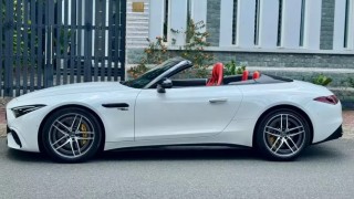 Vừa lăn bánh 2.000 km, siêu xe mui trần Mercedes-AMG SL43 đã tìm chủ mới