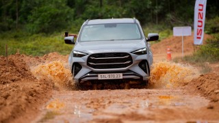 Soi kỹ Isuzu mu-X 2025: Việt Nam bị 'thiệt thòi' so với Thái Lan ở điểm nào?