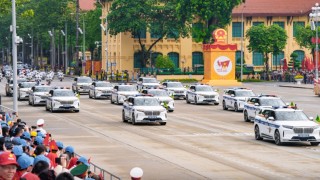 VinFast VF 9 xuất hiện hoành tráng trong lễ duyệt binh 2/9: 12 bản CSGT “độc quyền”, đặc biệt là phiên bản mui trần