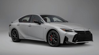 Lexus IS 2026 nhận nhiều ý kiến trái chiều vì ngày càng 'hao hao' người anh em Toyota
