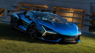 Lớp sơn chiếc Lamborghini Revuelto này có gì đặc biệt mà mất gần 500 giờ hoàn thiện?