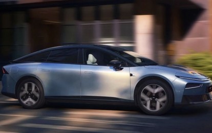 Sedan hybrid mới gây sốt với phạm vi di chuyển 1.550 km, nhiều công nghệ, ‘đáng tới từng đồng’