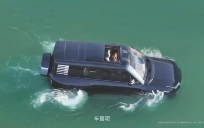 Trung Quốc ra mắt mẫu ô tô điện 'bơi như thuyền' có giá bán đắt nhất thị trường nội địa