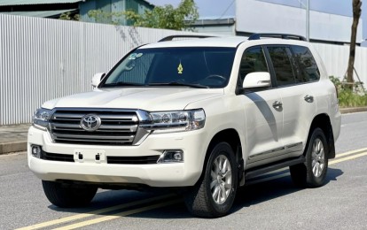 Bất ngờ với mức Toyota Land Cruiser LC200 2017 sau 7 năm lăn bánh