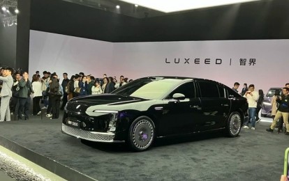 Huawei ra mắt mẫu xe hạng sang với kiểu dáng na ná Maybach S-Class